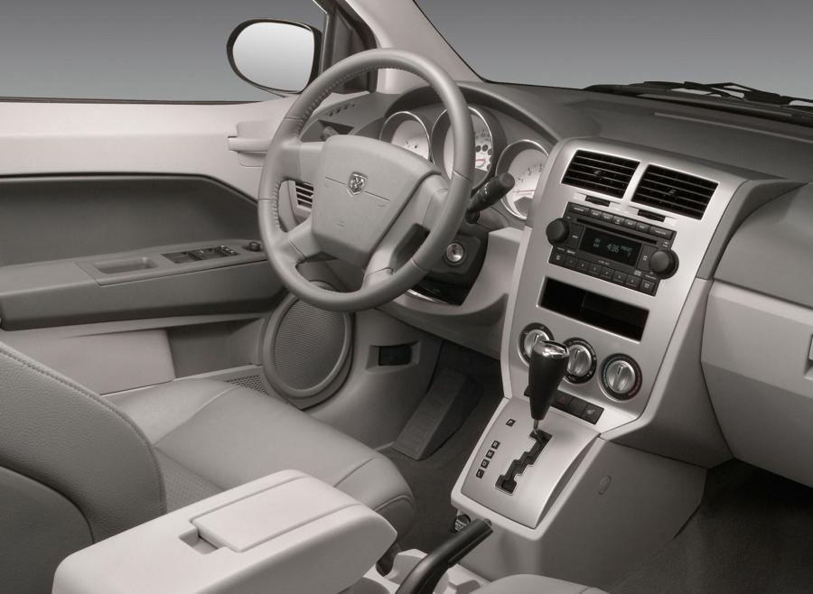  Dodge Caliber 2006 года  (UK) (фото 3 из 31)